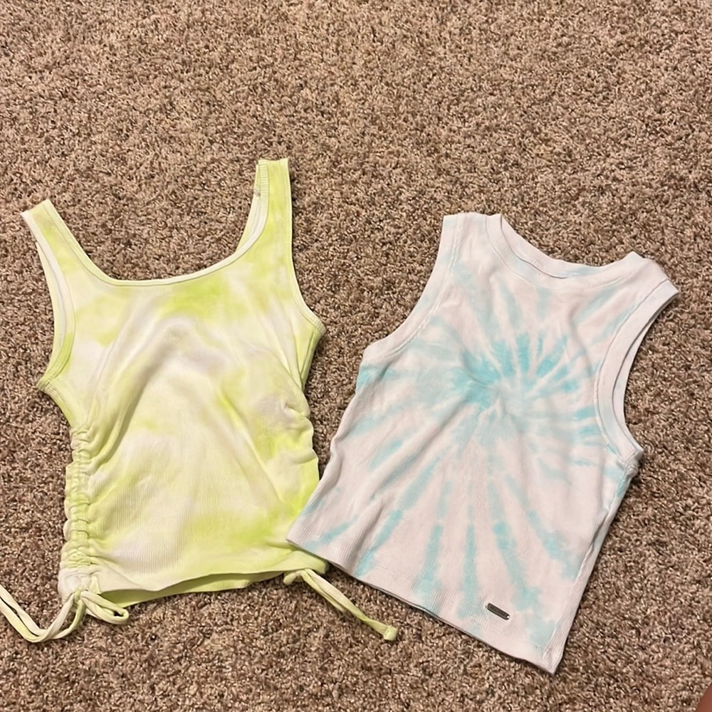 Bundle of 2 cute Hollister tank tops